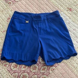 Lulu B scallop short